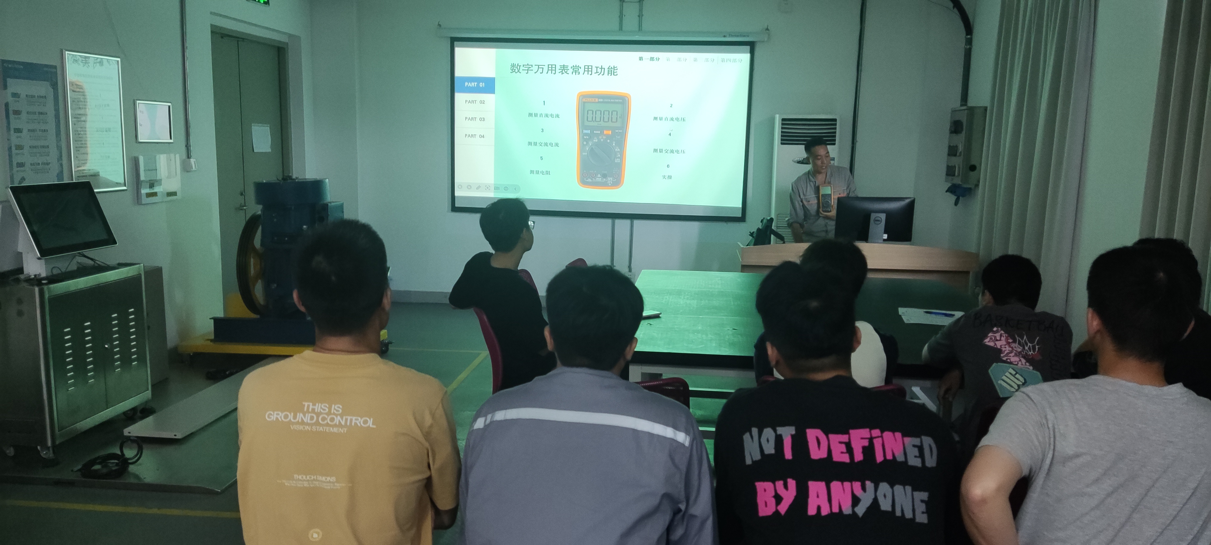 众鑫娱乐·鑫起点,馨效劳,心选择